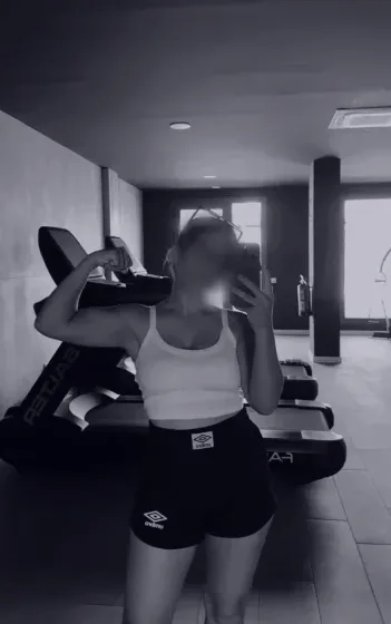 Ellen, 25