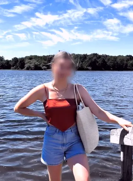 Isabella, 24