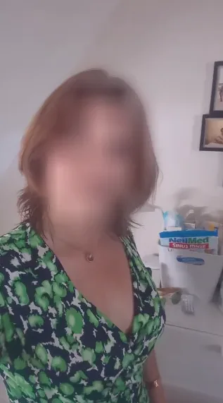Jovana, 33