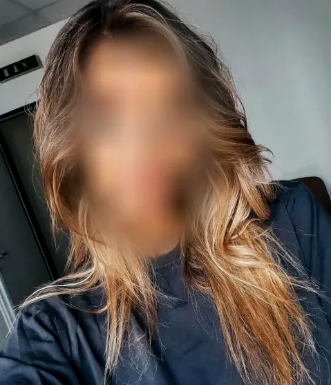 Rosa, 32